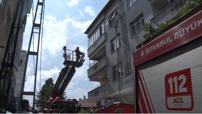 İ̇stanbul’da Film Gibi Olay: Bez Parçalarını Birleştirip Aşağıya İnmeye Çalıştı