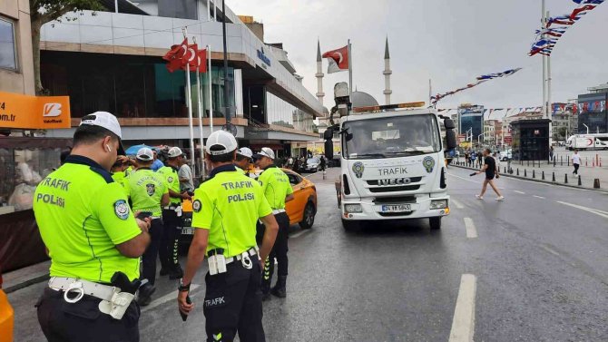 Taksim’de Taksi Ve Dolmuşlar Denetlendi, Kurallara Uymayanlara Ceza Yağdı
