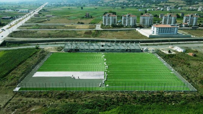 Tekkeköy İlçe Stadında Çimler Serildi