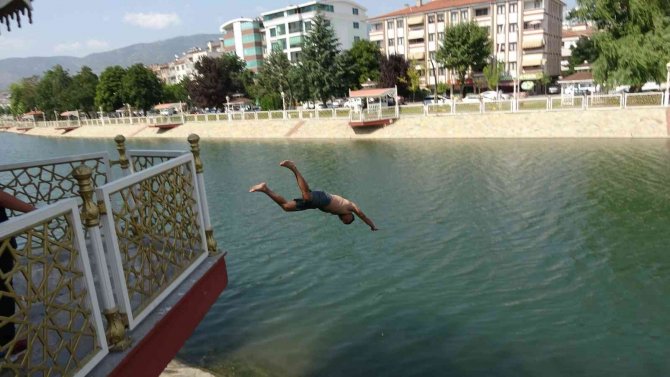 Sıcaktan Bunaldı Kanal Tokat’a Atladı