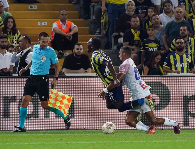 Uefa Avrupa Ligi: Fenerbahçe: 2 - Austria Wien: 1 (İ̇lk Yarı)