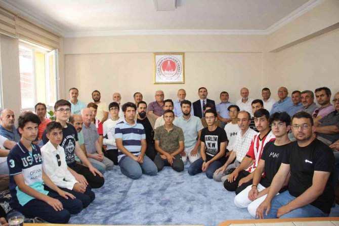 Ünlü Şarkıcıya Bir Tepkide Sivas’tan