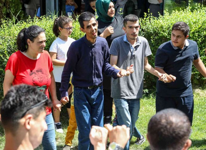 Van Büyükşehir Belediyesi Zihinsel Engelli Ve Ailelerini Ağırladı