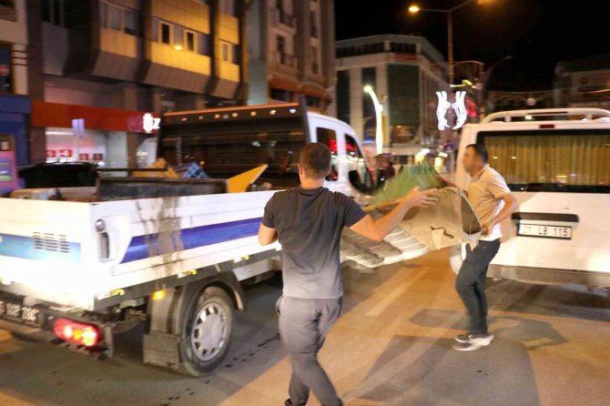 Van Büyükşehir Zabıtasının Seyyar Satıcılarla Mücadelesi Sürüyor