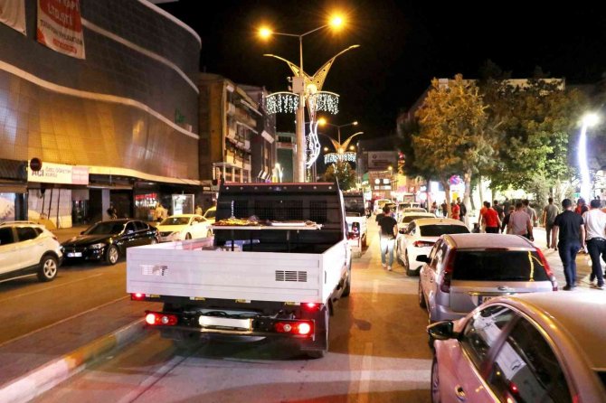 Van Büyükşehir Zabıtasının Seyyar Satıcılarla Mücadelesi Sürüyor