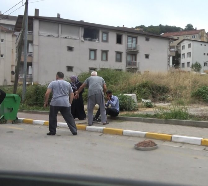 Yalova’da Simit Tablasıyla Bayılma Numarası Yapıp Turistleri Kandırdılar
