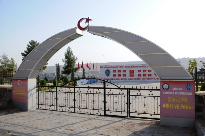 12 Polisin Adı Şehit Edildikleri Yerde Yapılan Anıt Ve Parkta Yaşatılıyor