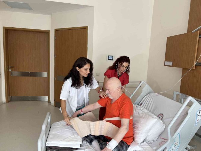 Doktorlarla Konuşarak Açık Kalp Ameliyatı Oldu