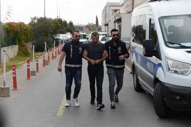 Sokakta Çıkan Çatışmada Yoldan Geçen Genç Öldü, Firari Zanlı Tutuklandı