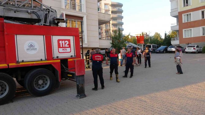 Adıyaman’da Bina Yangınında 3 Kişi Dumandan Zehirlendi