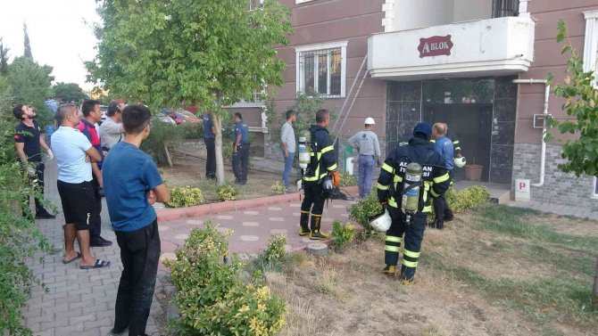 Adıyaman’da Bina Yangınında 3 Kişi Dumandan Zehirlendi