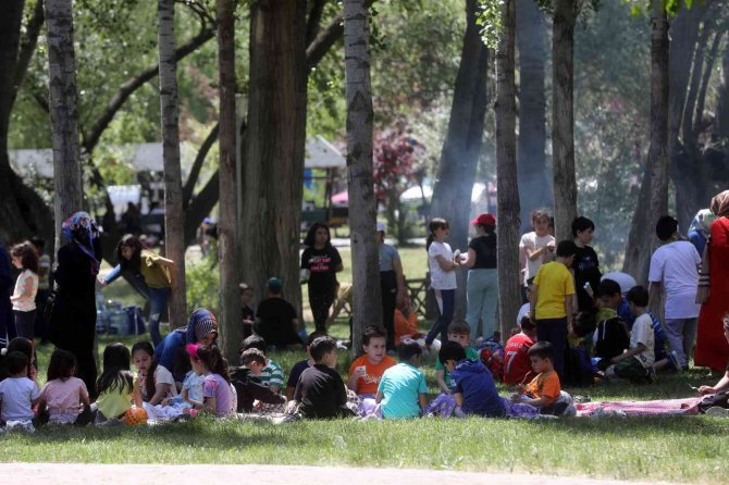 “Yakacık Mesire Alanı” Dolup Taşıyor