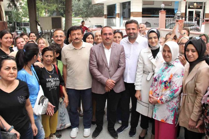 Ak Parti, İ̇zmir’de ’Karınca Modeli’ İle 3 Yılda 80 Bin Ziyaret Yaptı, 500 Bin Kişiye Ulaştı