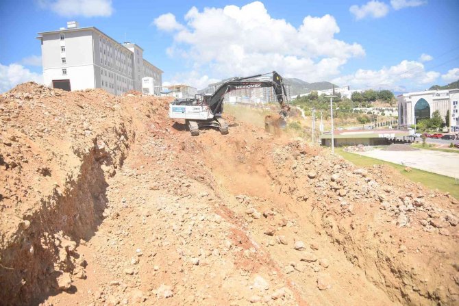 Alanya’da Yol Ve Alt Yapı Çalışmaları Devam Ediyor