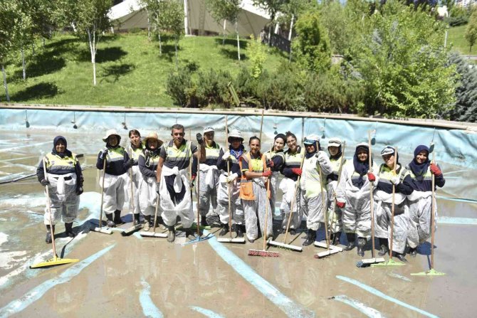 Abb Ekiplerinden Havuz Bakımı Ve Temizliği