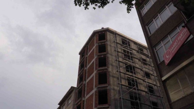 İ̇nşaat Halindeki Binaya Çıktı, 3 Saatte İkna Edildi