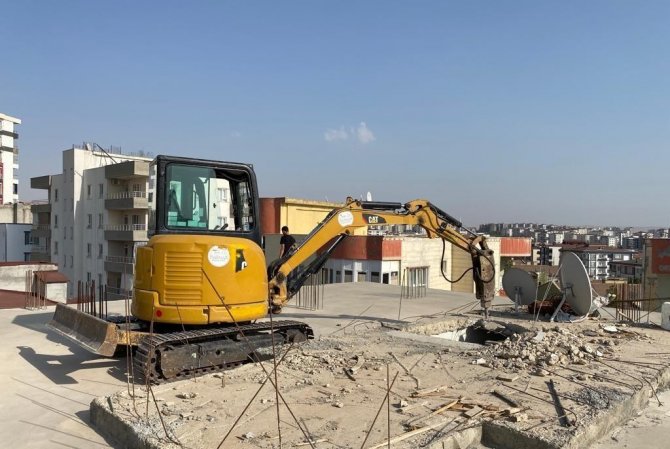 Batman’da Halkın Güvenliğini Tehdit Eden Kaçak Yapılar Yıkılıyor