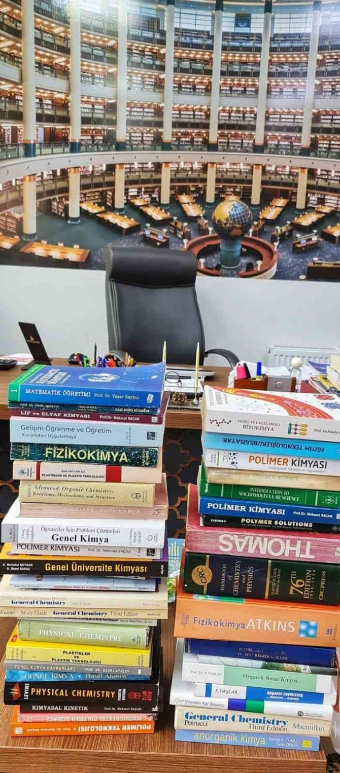 Prof. Dr. Hazer, Kitap Bağışında Bulundu