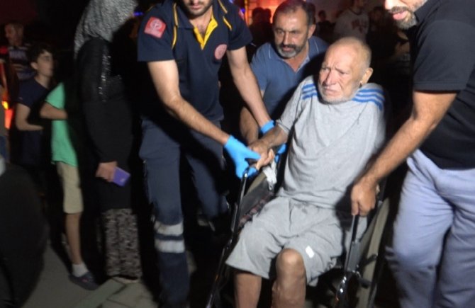 Toki̇’lerde Çıkan Yangında Bir İtfaiye Eri, 3 Vatandaş Dumandan Etkilendi