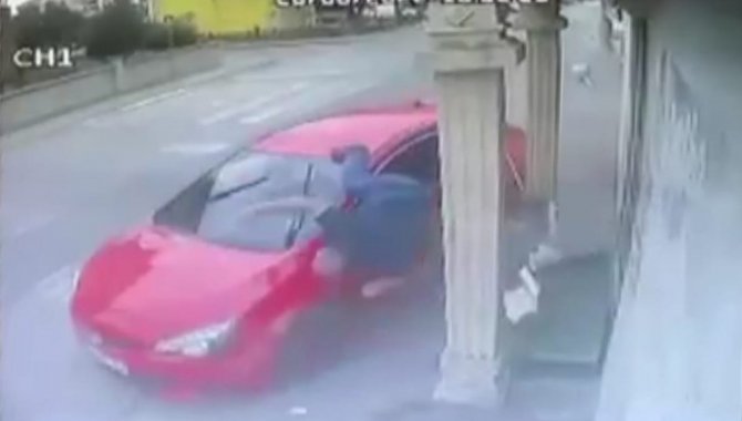 Dükkanın Önünü Süpürürken Dehşeti Yaşadı