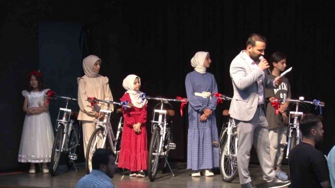 Çekmeköy’de, Kur’an Kurslarında Derece Alan Öğrencilere Bisiklet Hediye Edildi