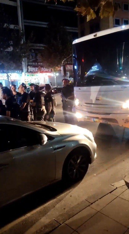 Komşuların Küfür Tartışmasında Ortalık Savaş Alanına Döndü: 2 Yaralı