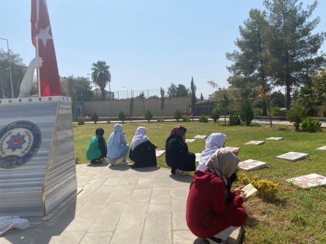 Cizreli Kadınlar Bombalı Saldırıda Şehit Olan 12 Polisi Unutmadı