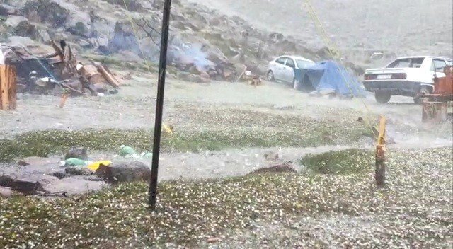 Beyağaç’a Fındık Büyüklüğünde Dolu Yağdı