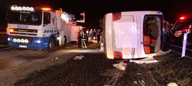 Denizli’de Yolcu Otobüsü Refüje Devrildi: 2’si Ağır 28 Yaralı