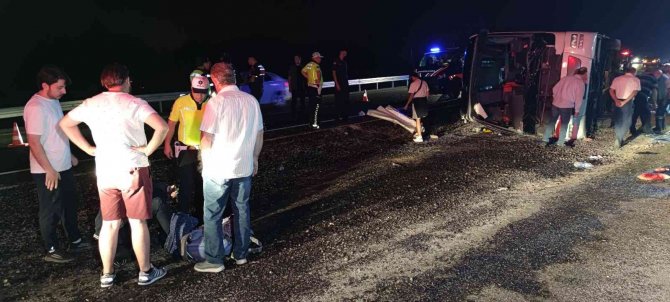 Denizli’de Yolcu Otobüsü Refüje Devrildi: 2’si Ağır 28 Yaralı