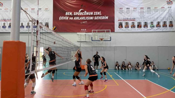 Eczacıbaşı Geleceğe Smaç Kampüsleri İ̇stanbul’da Sezona Hazırlık Turnuvasında Buluştular