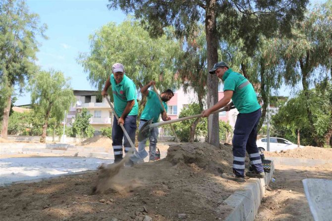 Efeler’de Yenilenen Parklar Çocukları Mutlu Etti