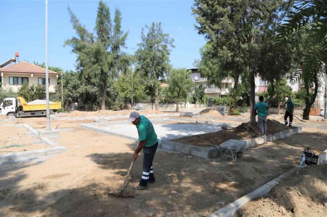 Efeler’de Yenilenen Parklar Çocukları Mutlu Etti