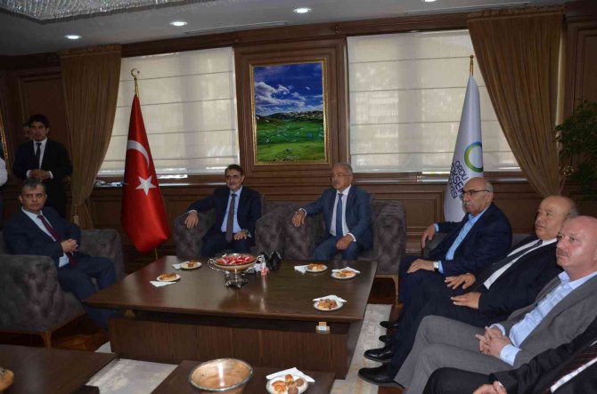 Bakan Dönmez’den Başkan Güler’e Ziyaret