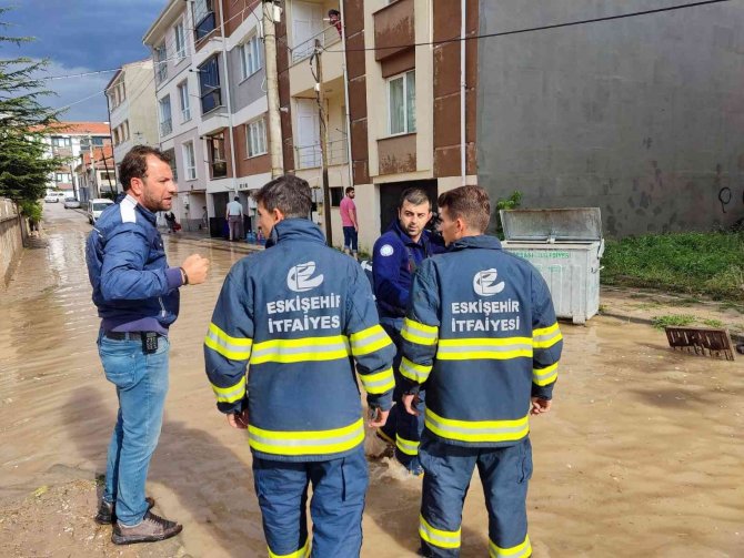 Eskişehir’de Etkili Olan Şiddetli Sağanak Yağış