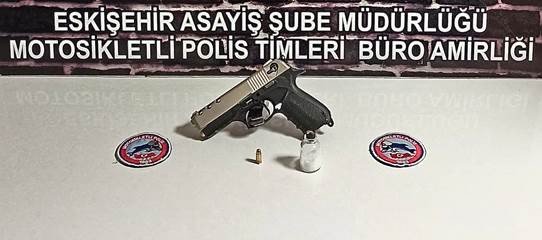 İ̇ki Şüpheli Çalıntı Motosiklet, Ruhsatsız Silah, Fişek Ve Uyuşturucu İle Yakalandı