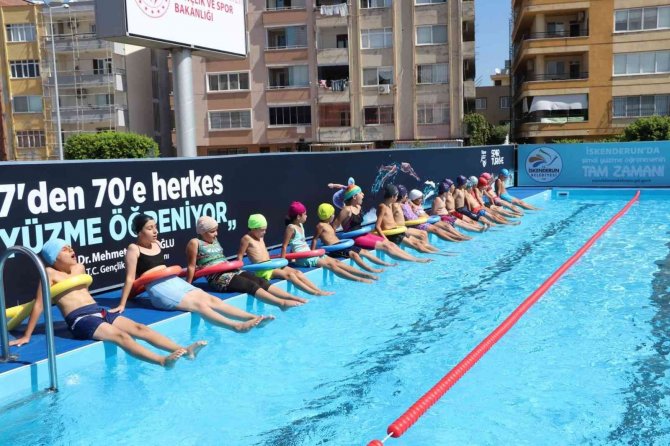 İ̇skenderun’da Portatif Yüzme Havuzlarının Açılışı Yapıldı