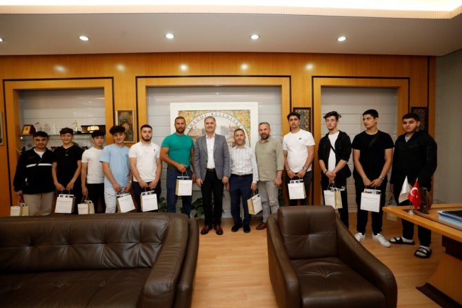 İ̇ngiltere’de Yaşayan Türk Öğrenciler, Kültürlerini Öğreniyor