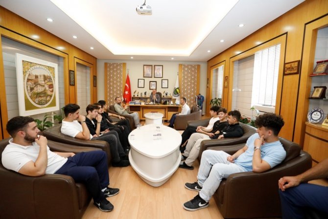 İ̇ngiltere’de Yaşayan Türk Öğrenciler, Kültürlerini Öğreniyor