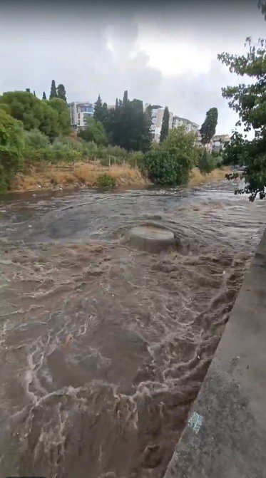 İ̇zmir’i Yeniden Şiddetli Yağış Vurdu