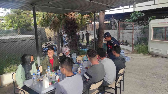 İ̇zmir’de 446 Düzensiz Göçmen Yakalandı