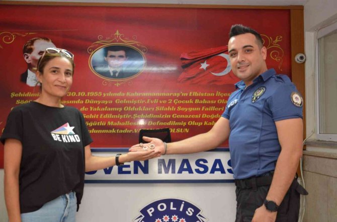 Eşinin Evlilik Hediyesi Yüzüklerine Polisin Sayesinde Kavuştu