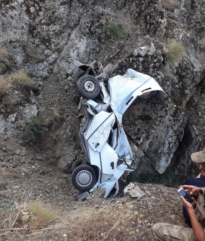 Kayıp Gencin Cansız Bedeni Uçuruma Yuvarlanmış Otomobilde Bulundu