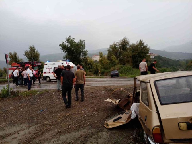 Karabük’te İki Otomobil Çarpıştı: 2 Ağır Yaralı