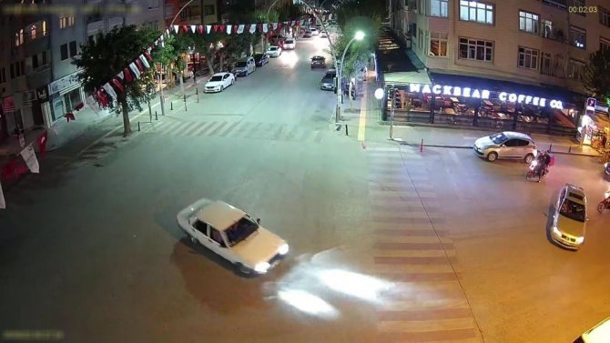 Cadde Ortasında Drift Yapıp Tehlike Saçtı