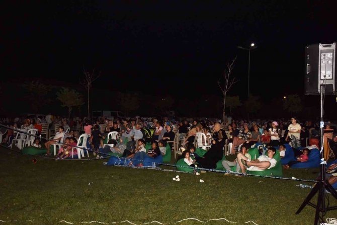 "Düğün Dernek 2" Filmini Kartepeliler Çok Sevdi