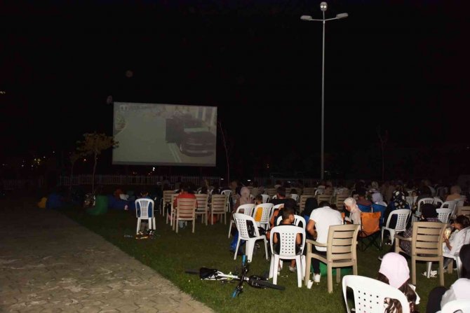 "Düğün Dernek 2" Filmini Kartepeliler Çok Sevdi