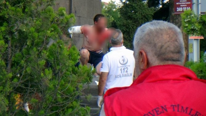 Kendine Zarar Veren Şahsı Polis Etkisiz Hale Getirdi