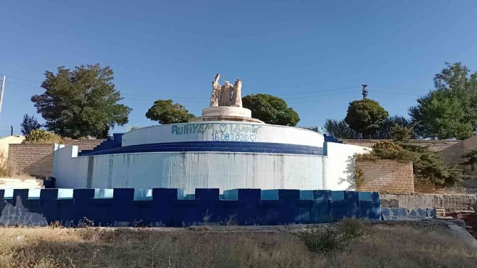 Ahilik Haftasına Hazırlanılan Kırşehir’de, ‘Ahi Evran, Yunus Emre, Hacı Bektaş-ı Veli’ Heykelleri Parçalandı