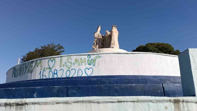 Ahilik Haftasına Hazırlanılan Kırşehir’de, ‘Ahi Evran, Yunus Emre, Hacı Bektaş-ı Veli’ Heykelleri Parçalandı